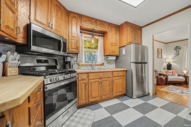 1025 W Battell Street, Mishawaka, IN 46545