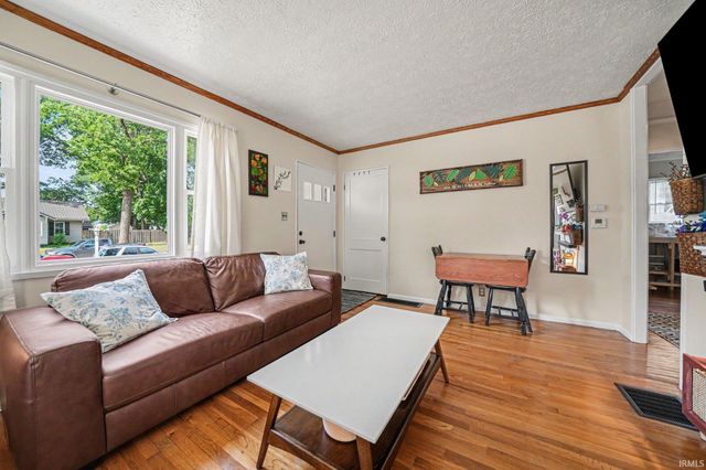 1025 W Battell Street, Mishawaka, IN 46545