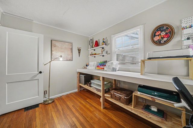 1025 W Battell Street, Mishawaka, IN 46545