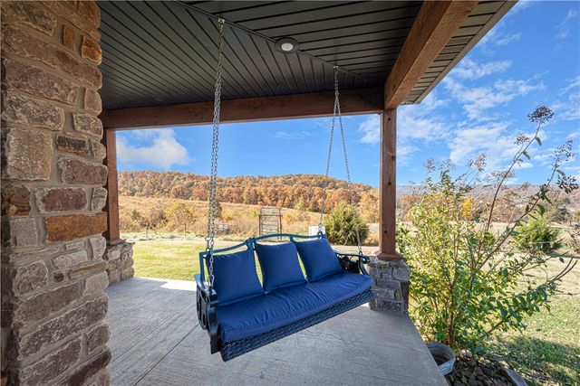 22083 W Mountain Road, Gravette, AR 72736