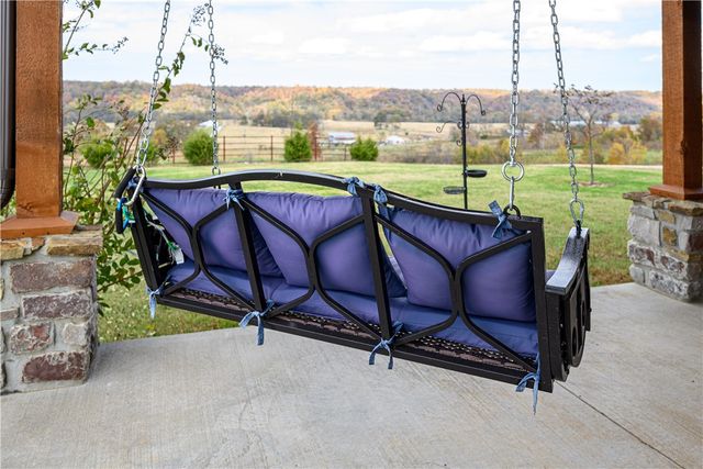 22083 W Mountain Road, Gravette, AR 72736