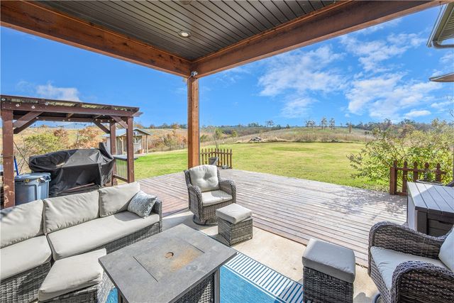 22083 W Mountain Road, Gravette, AR 72736