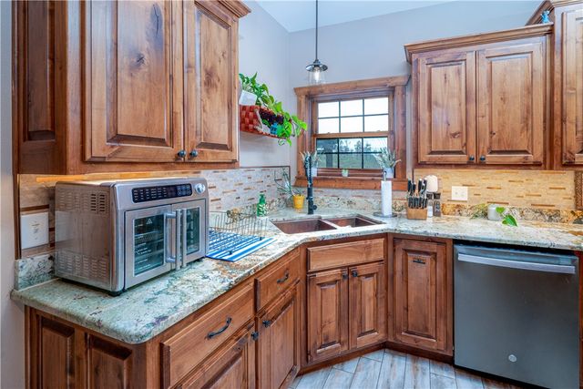 22083 W Mountain Road, Gravette, AR 72736