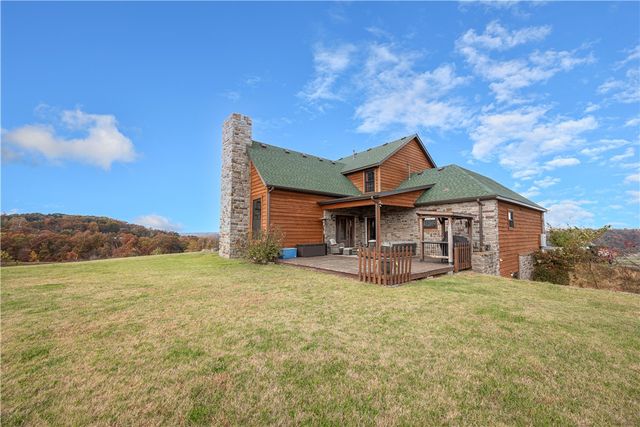 22083 W Mountain Road, Gravette, AR 72736