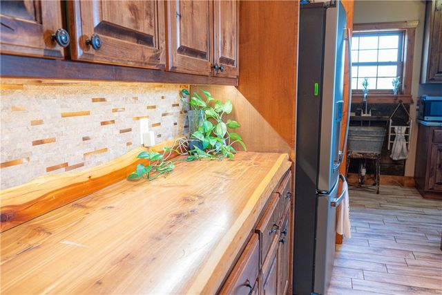 22083 W Mountain Road, Gravette, AR 72736