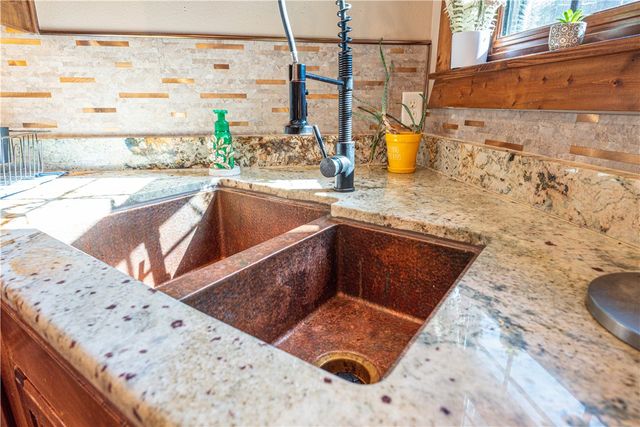 22083 W Mountain Road, Gravette, AR 72736