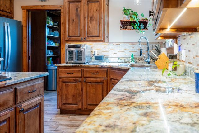 22083 W Mountain Road, Gravette, AR 72736