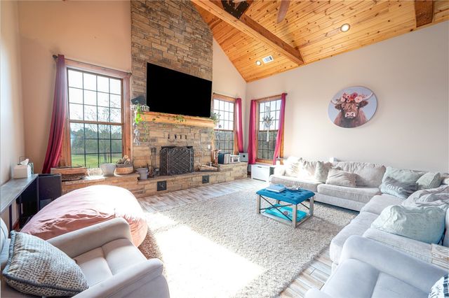 22083 W Mountain Road, Gravette, AR 72736