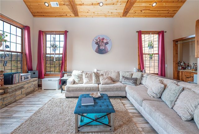 22083 W Mountain Road, Gravette, AR 72736