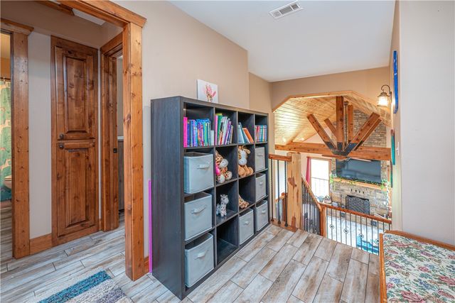 22083 W Mountain Road, Gravette, AR 72736