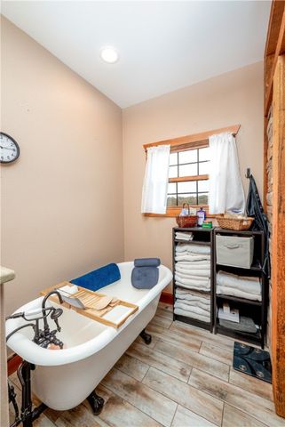 22083 W Mountain Road, Gravette, AR 72736