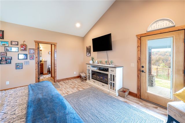 22083 W Mountain Road, Gravette, AR 72736