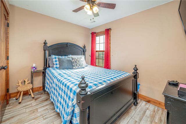 22083 W Mountain Road, Gravette, AR 72736