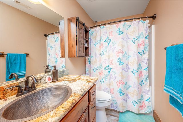 22083 W Mountain Road, Gravette, AR 72736