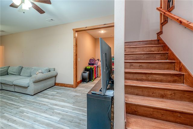 22083 W Mountain Road, Gravette, AR 72736