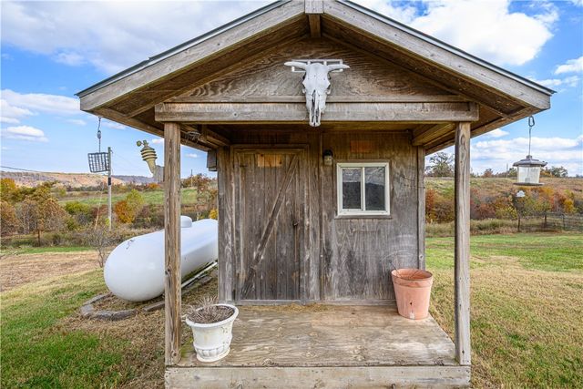 22083 W Mountain Road, Gravette, AR 72736