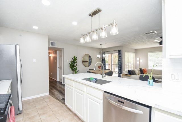 8051 Bay Branch Drive 112, The Woodlands, TX 77382