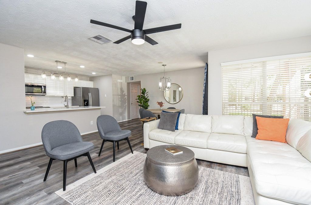 8051 Bay Branch Drive 112, The Woodlands, TX 77382