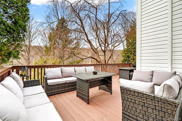 41 Pembrooke Court, Putnam Valley, NY 10579