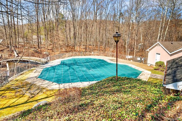 41 Pembrooke Court, Putnam Valley, NY 10579