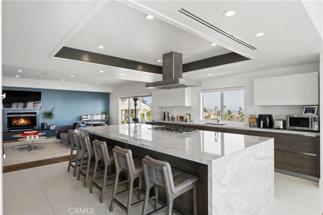 180 Aspen Oak Lane, Glendale, CA 91207