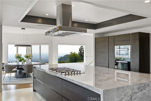 180 Aspen Oak Lane, Glendale, CA 91207
