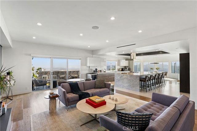 180 Aspen Oak Lane, Glendale, CA 91207