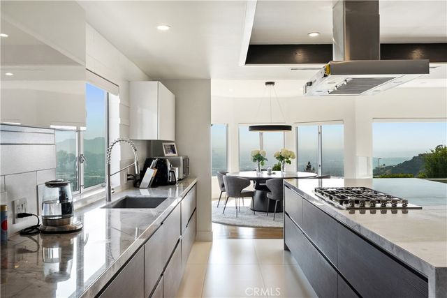 180 Aspen Oak Lane, Glendale, CA 91207