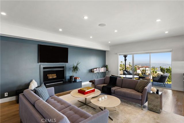 180 Aspen Oak Lane, Glendale, CA 91207