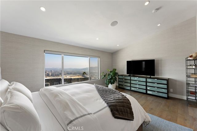 180 Aspen Oak Lane, Glendale, CA 91207