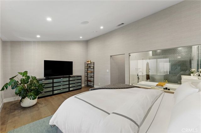 180 Aspen Oak Lane, Glendale, CA 91207