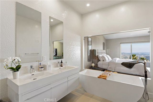 180 Aspen Oak Lane, Glendale, CA 91207