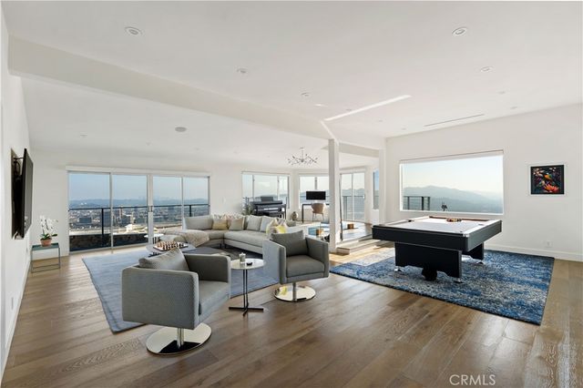 180 Aspen Oak Lane, Glendale, CA 91207