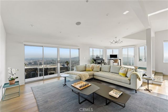 180 Aspen Oak Lane, Glendale, CA 91207