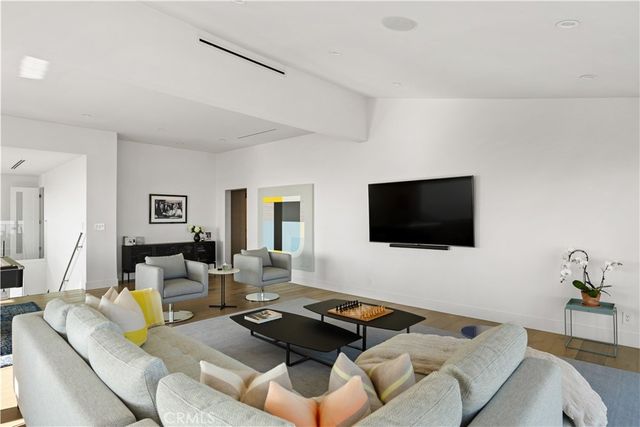 180 Aspen Oak Lane, Glendale, CA 91207