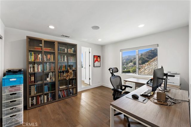 180 Aspen Oak Lane, Glendale, CA 91207