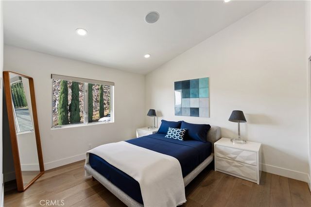 180 Aspen Oak Lane, Glendale, CA 91207