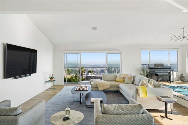 180 Aspen Oak Lane, Glendale, CA 91207