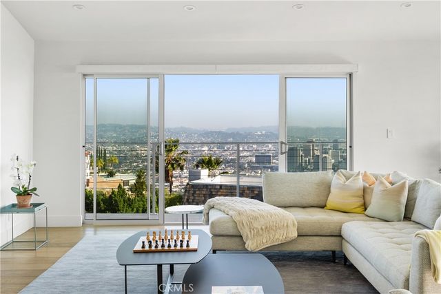 180 Aspen Oak Lane, Glendale, CA 91207
