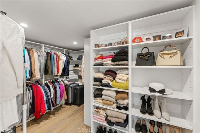 180 Aspen Oak Lane, Glendale, CA 91207