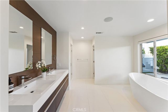 180 Aspen Oak Lane, Glendale, CA 91207