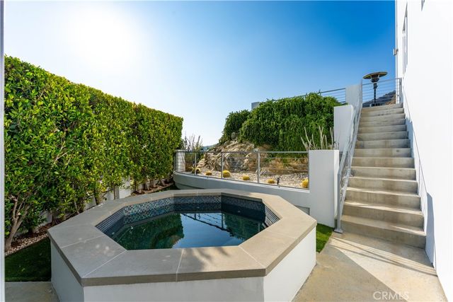 180 Aspen Oak Lane, Glendale, CA 91207