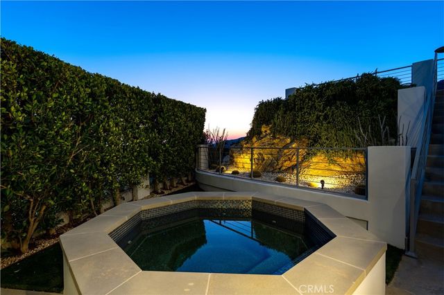 180 Aspen Oak Lane, Glendale, CA 91207