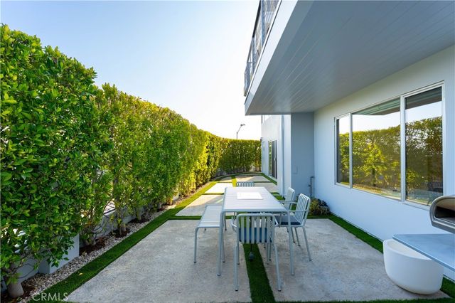 180 Aspen Oak Lane, Glendale, CA 91207