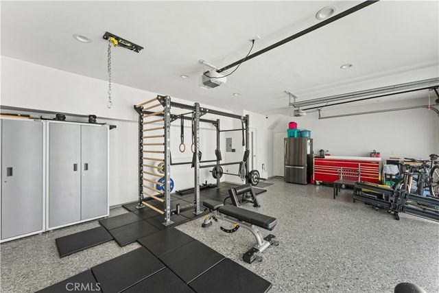 180 Aspen Oak Lane, Glendale, CA 91207