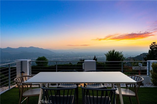180 Aspen Oak Lane, Glendale, CA 91207