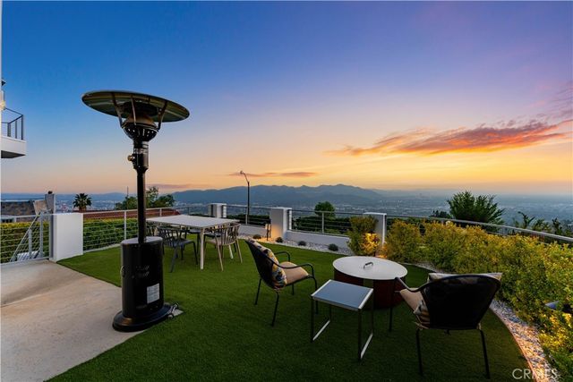 180 Aspen Oak Lane, Glendale, CA 91207