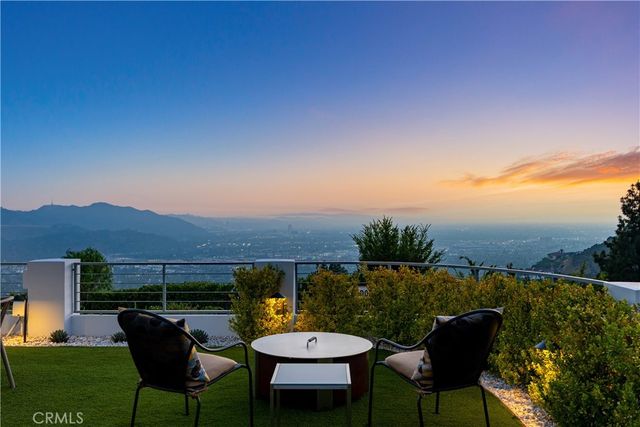 180 Aspen Oak Lane, Glendale, CA 91207