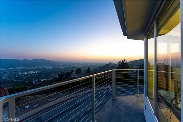180 Aspen Oak Lane, Glendale, CA 91207