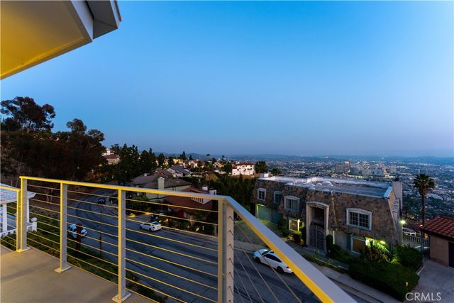 180 Aspen Oak Lane, Glendale, CA 91207
